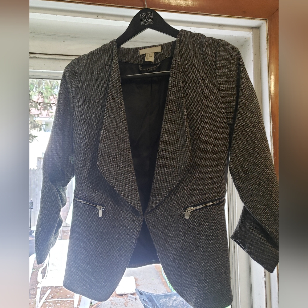 H&m black and white open front blazer sz10